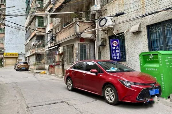 暢通消防通道，守護(hù)群眾安全！湛江坡頭消防聯(lián)合區(qū)交警大隊開展消防車通道專項整治